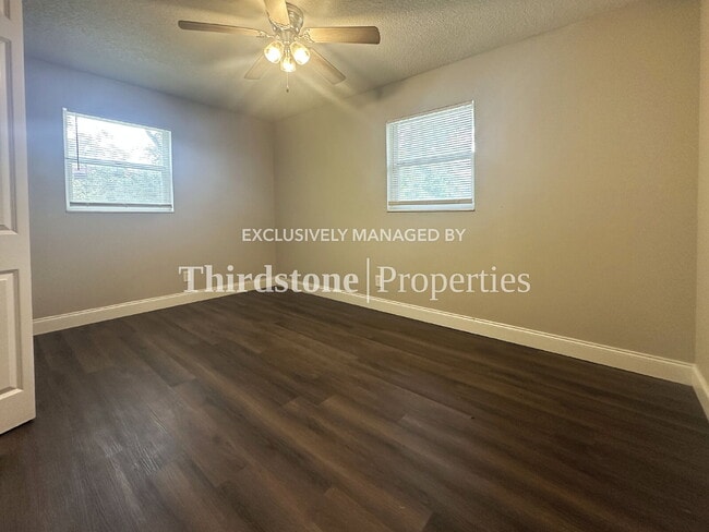 Building Photo - 8544 Oak Leaf Rd