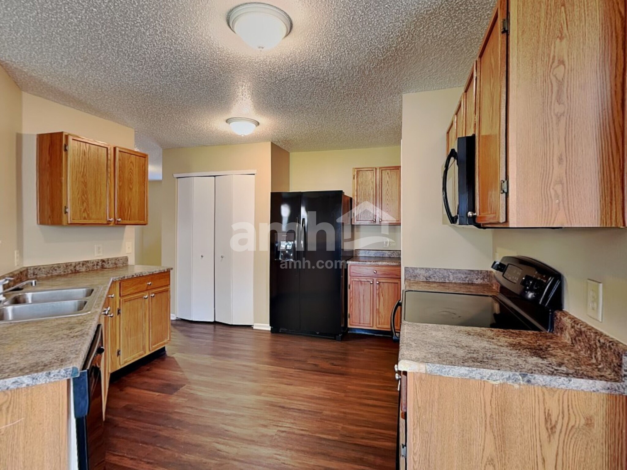 Building Photo - 8450 Ash Grove Dr