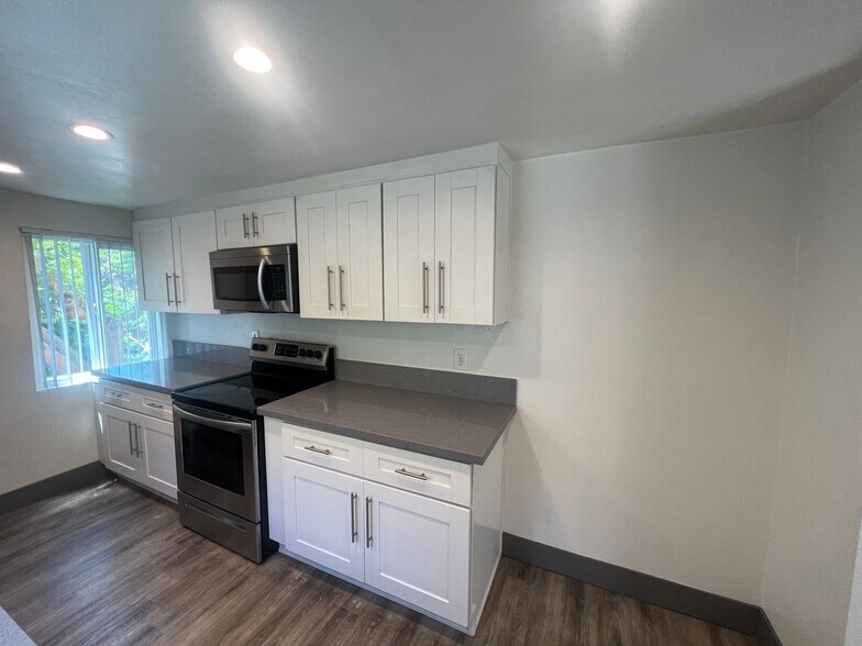 Building Photo - 1444 Centinela Ave