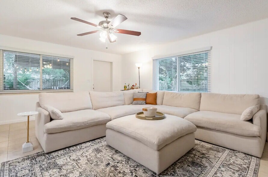 Building Photo - 1447 Caribbean Dr