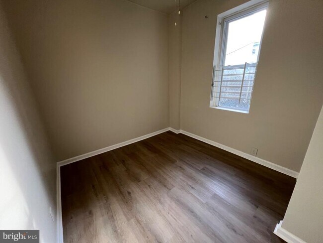 Building Photo - 1709 W Montgomery Ave