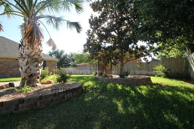 Building Photo - Country Trails Gem with a Pool Made for Te...