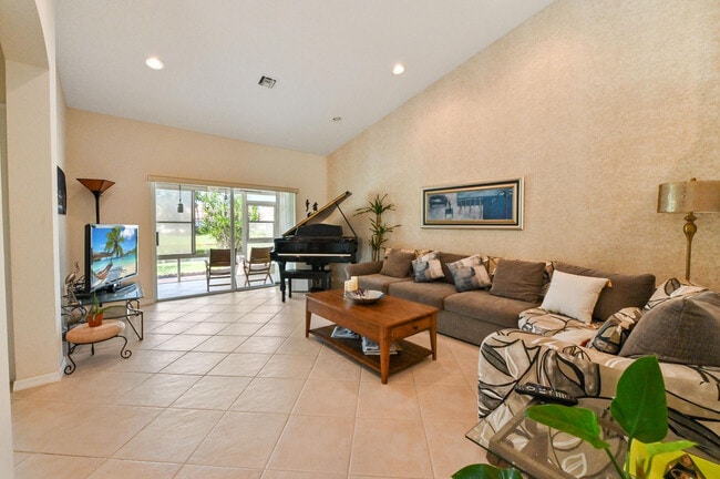 Building Photo - 6077 Lake Hibiscus Dr