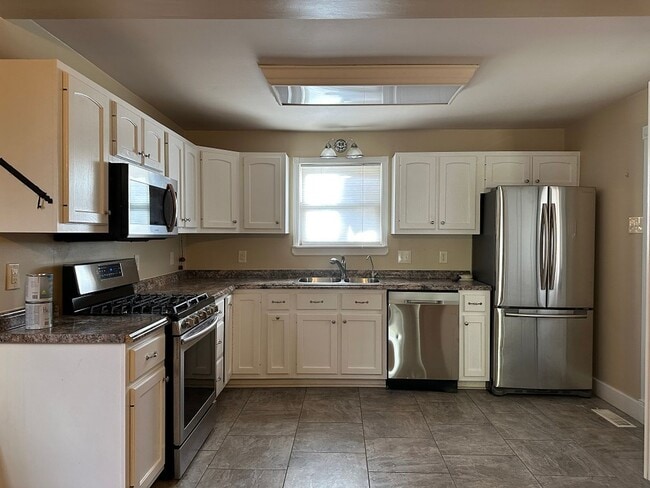 Building Photo - Marietta Gem