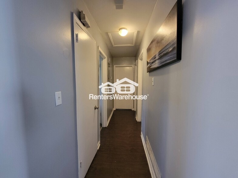 Building Photo - 3566 Highwood Dr SW