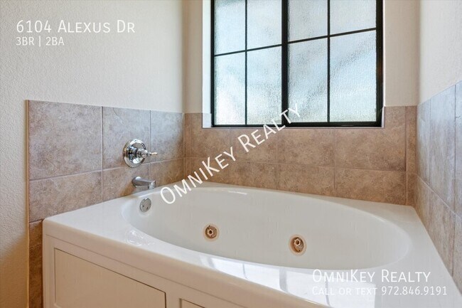 Building Photo - 6104 Alexus Dr