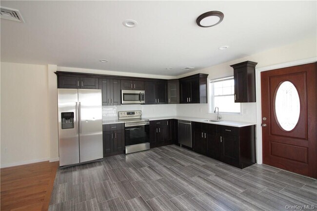 Building Photo - 133 NY-6N