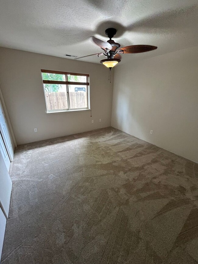 Building Photo - Coming Soon!!Three Bedroom for lease in Me...