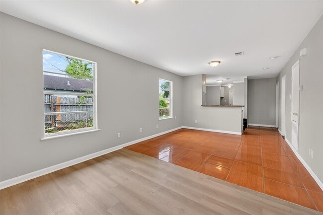 Building Photo - 2446 Mayview Dr