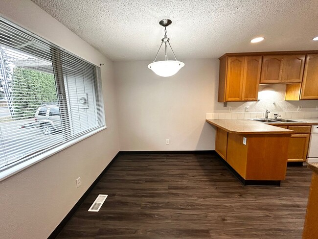 Building Photo - DW1217 - A