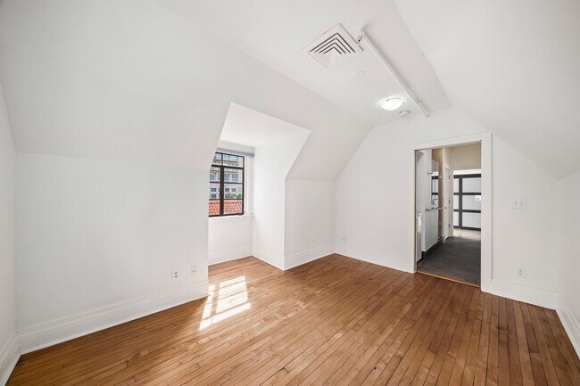 Building Photo - 81 Peachtree Pl NE
