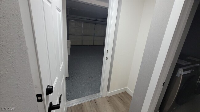 Building Photo - 2600 Sidonia Ave