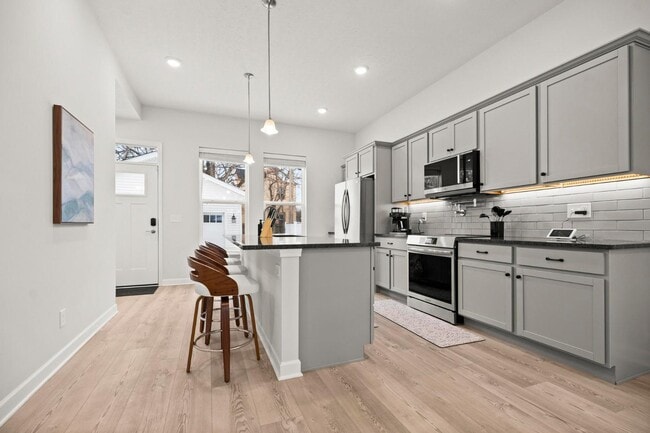 Building Photo - 2273 E 100th St