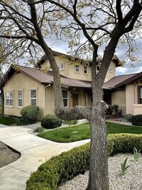 Building Photo - Charming 3 Bed / 3 Bath Craftsman Home in ...