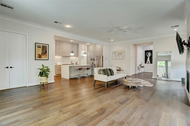 Building Photo - 1715 Maravilla Dr
