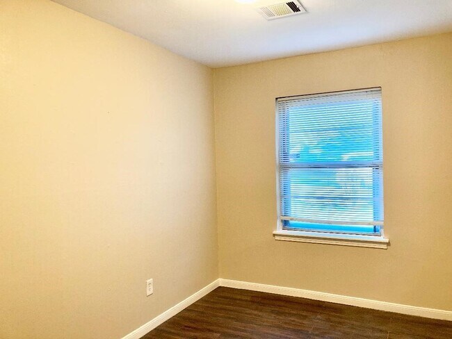 Building Photo - 6834 Driftwood St