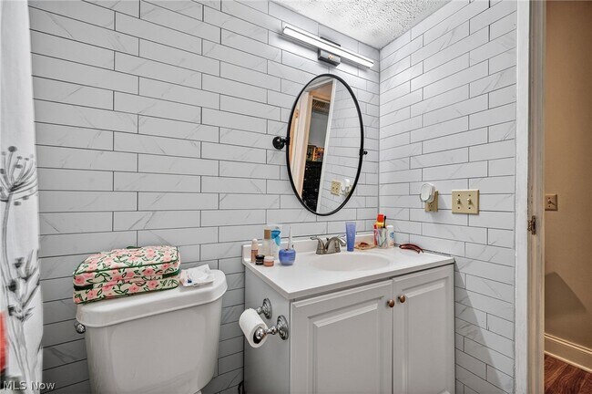 Building Photo - 408 W St Clair Ave