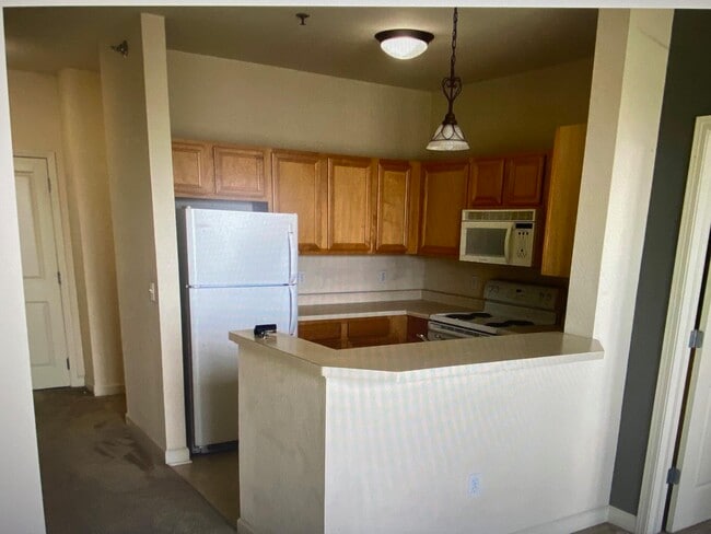 Building Photo - 4110 S Lake Dr