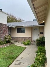 Building Photo - 1333 Woodside Dr