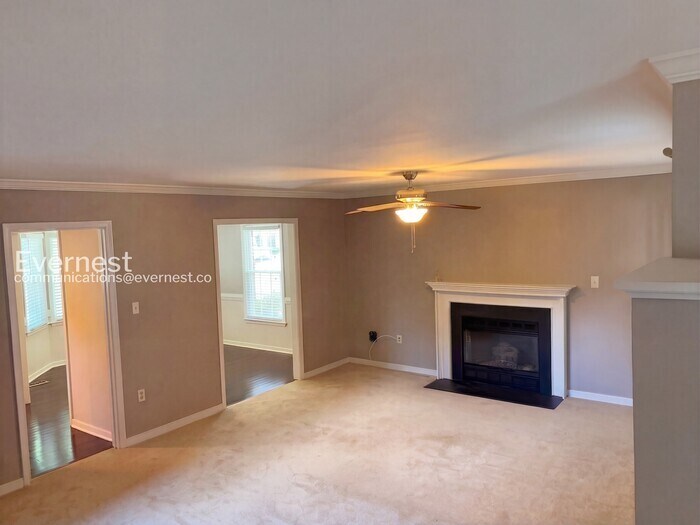 Building Photo - 2316 Horsley Dr