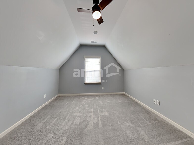 Building Photo - 45 Donna Lyn Dr