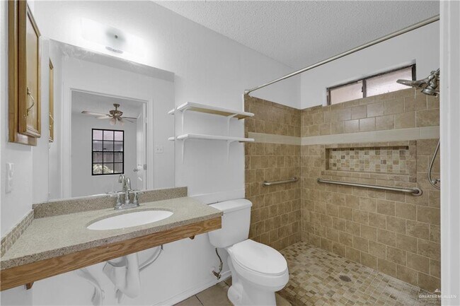 Building Photo - 13 Goldenrod Ave