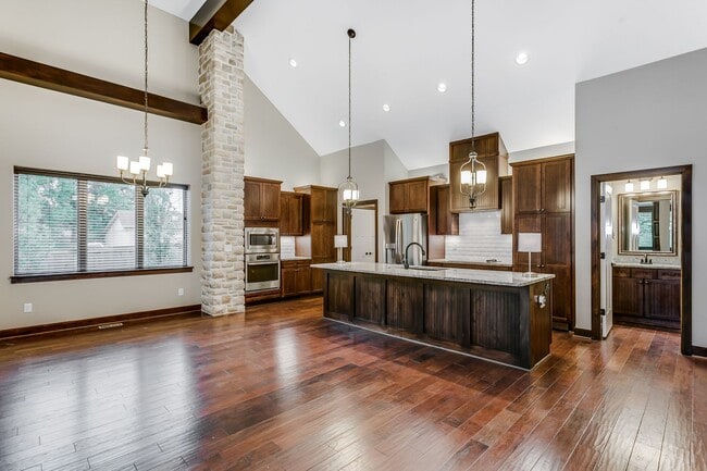 Building Photo - Tallgrass Villas