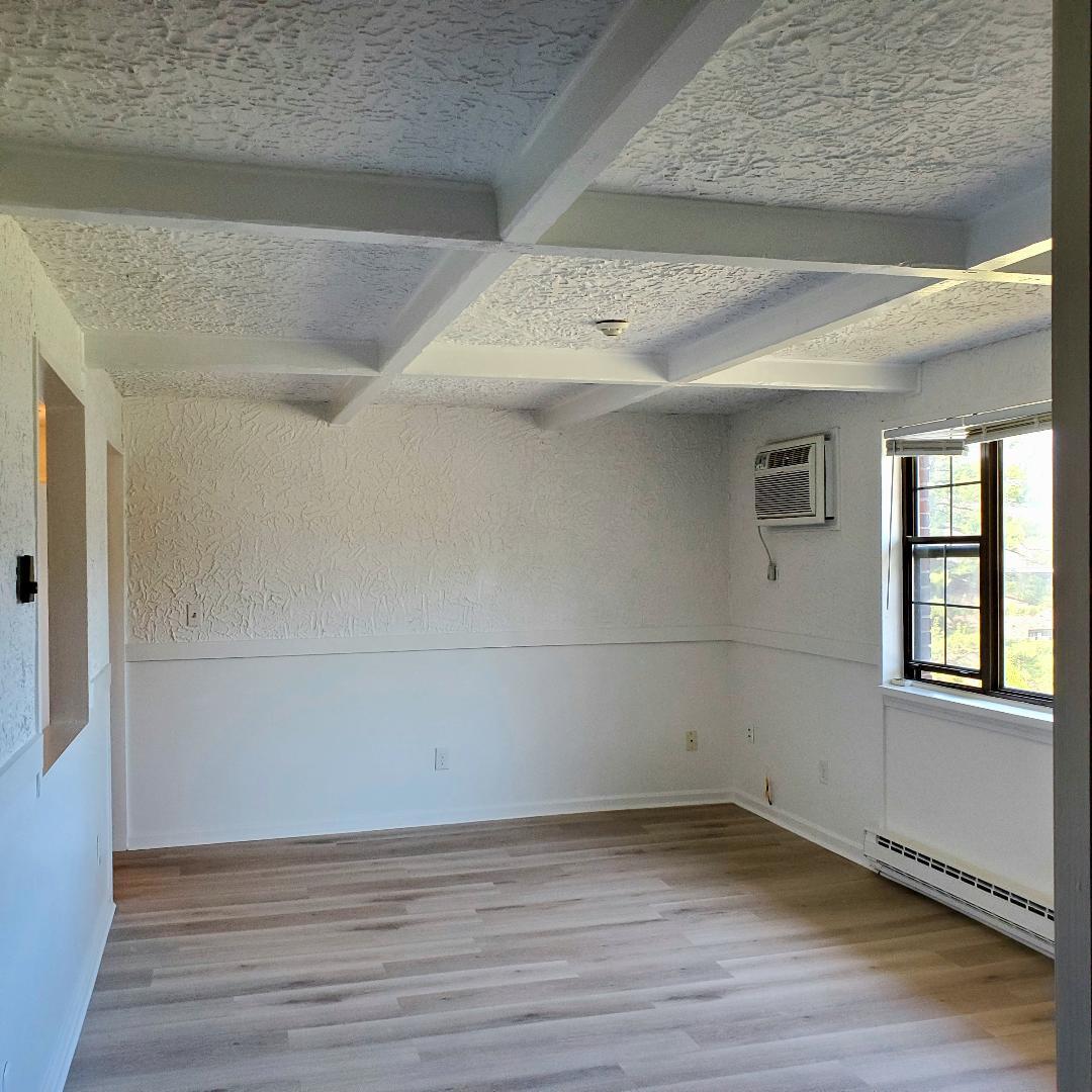 Building Photo - 49 Spencer Rd