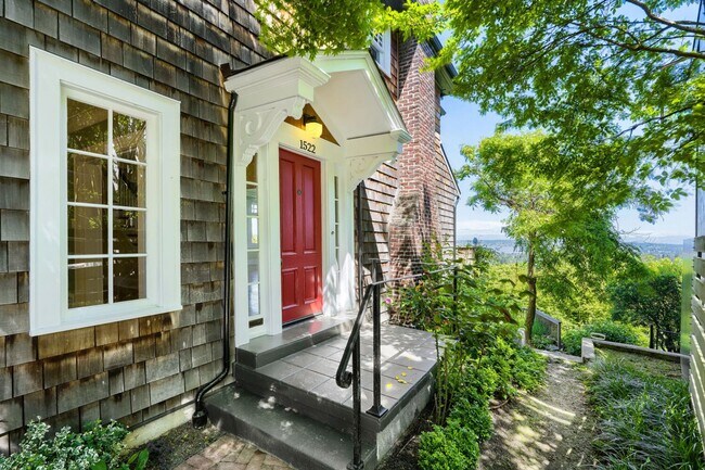 Building Photo - Capitol Hill View Home