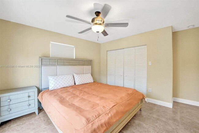 Building Photo - 1524 NE 15th Ave