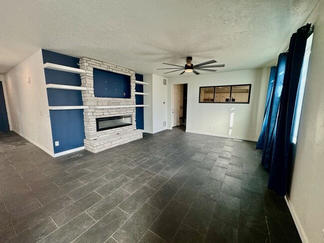 Building Photo - Your Home Is Ready For You!!