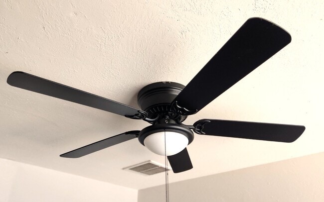 Building Photo - AFFORDABLE & UPDATED PHOENIX LIVING – PRIME LOCATION 1 BEDROOM OWENR OFFERING $500 GIFT CARD SUCC...