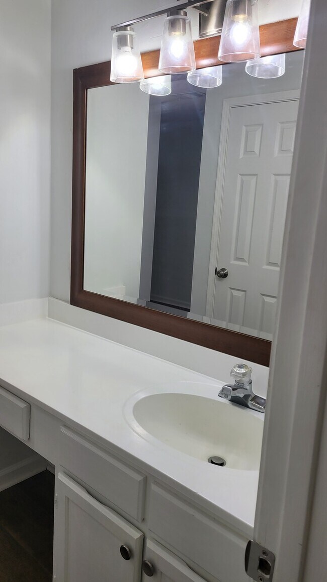 Building Photo - 2 bedroom 2 bath Condo in Lenox Heights, o...