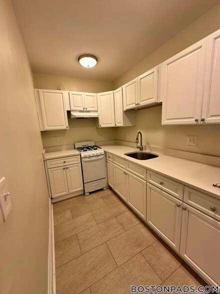 Building Photo - 53 Fellsway W