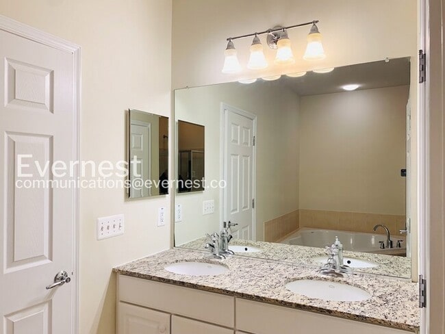 Building Photo - 2336 Brookmoor Ln