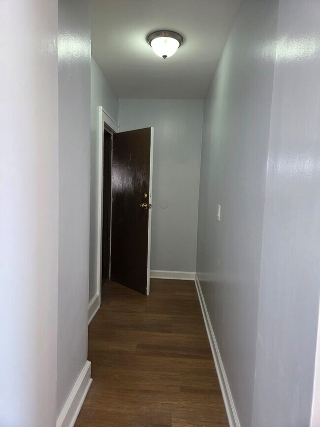 Building Photo - 93 N 8TH Ave