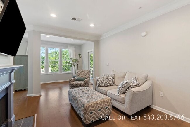 Building Photo - 1731 Chatelain Way