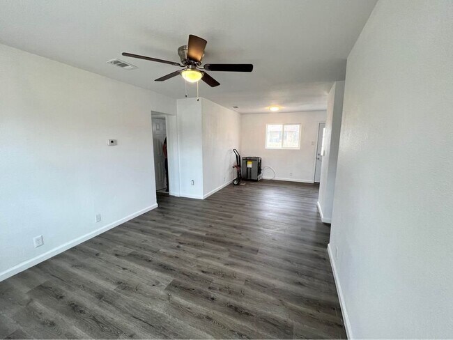 Building Photo - 2222 Duchess Dr