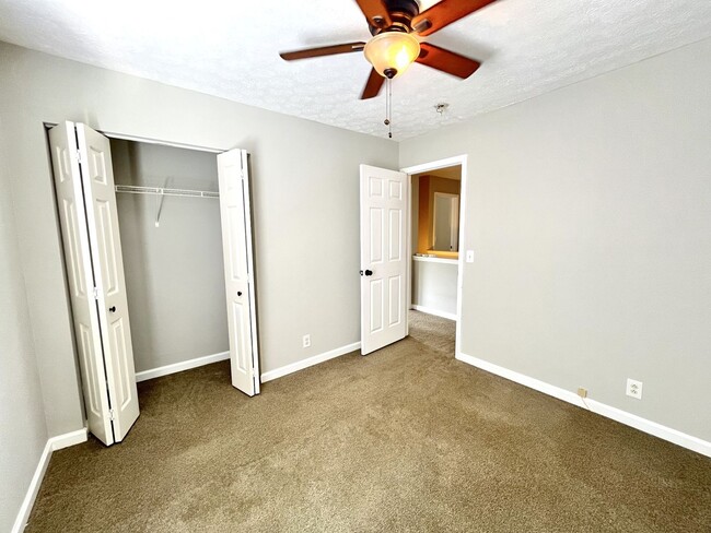 Building Photo - 4/2.5 Beautiful Nashville Craftsman in Nas...