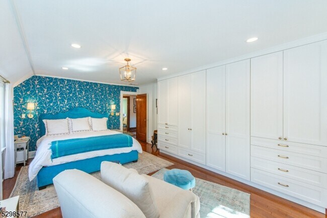 Building Photo - 3 Greenview Way