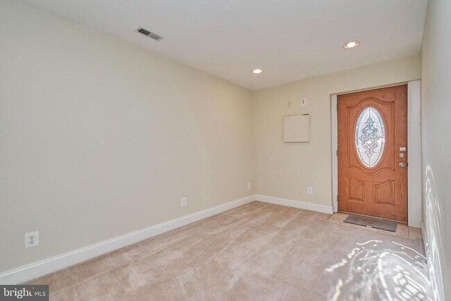 Building Photo - 500 Springvale Rd