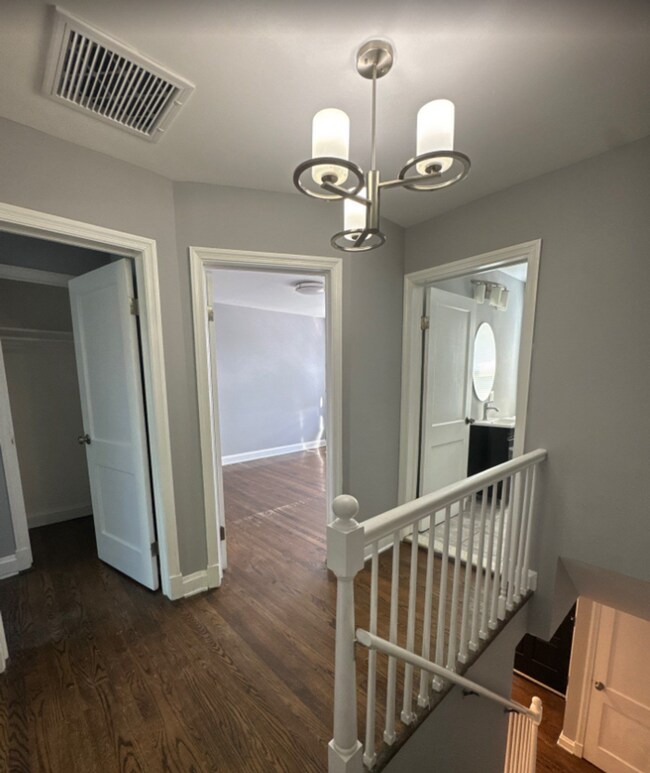 Building Photo - 3 BEDROOM HOME RENOVATED!