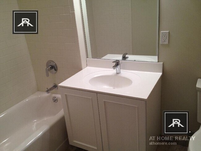 Building Photo - 2 bedroom in Chestnut Hill MA 02467