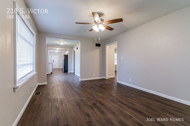 Building Photo - 210 S. Victor-