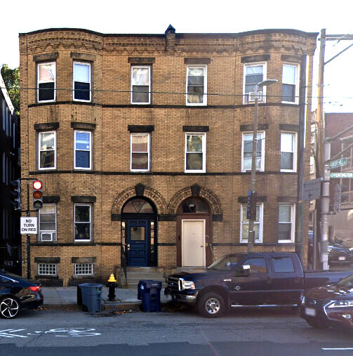 Primary Photo - 832 Huntington Ave