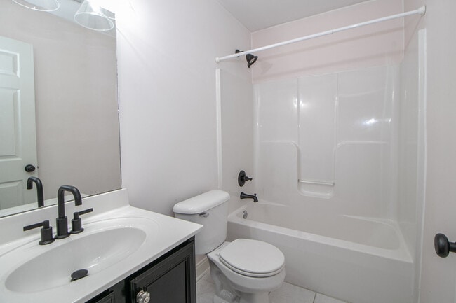 Building Photo - 607 Anderson Dr