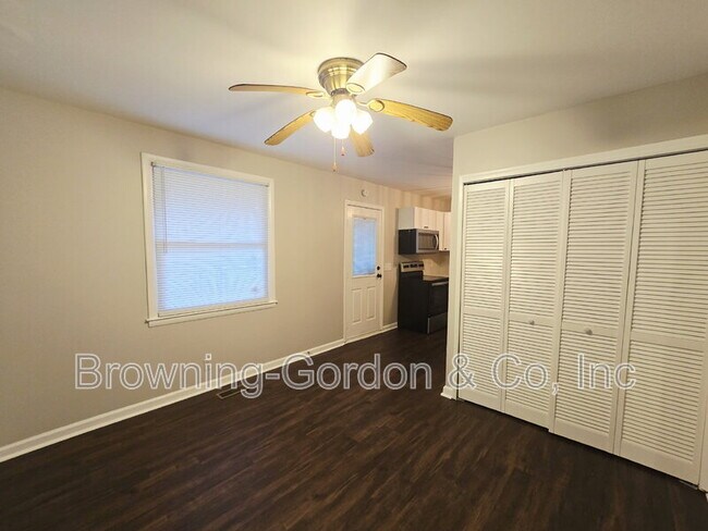 Building Photo - 3947 Creekside Dr