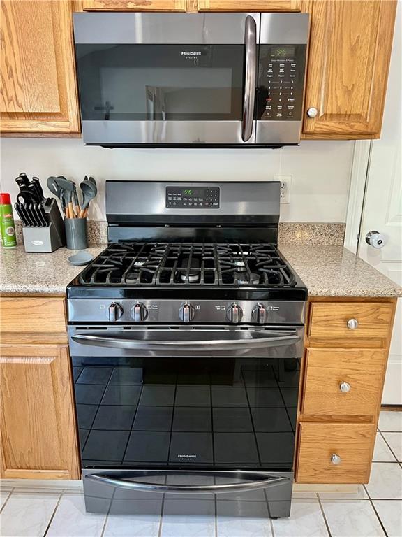 Building Photo - 65 Carriage Trl