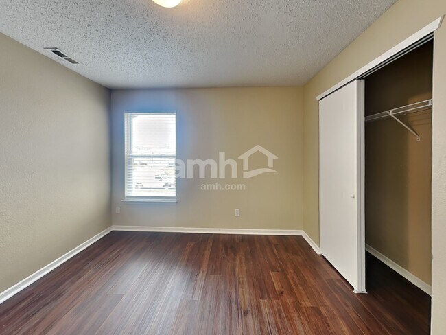 Building Photo - 536 Runnymede Ct