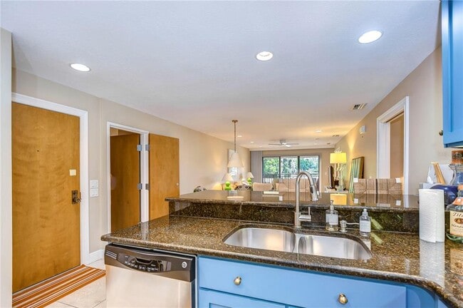 Building Photo - 29300 Bay Hollow Dr
